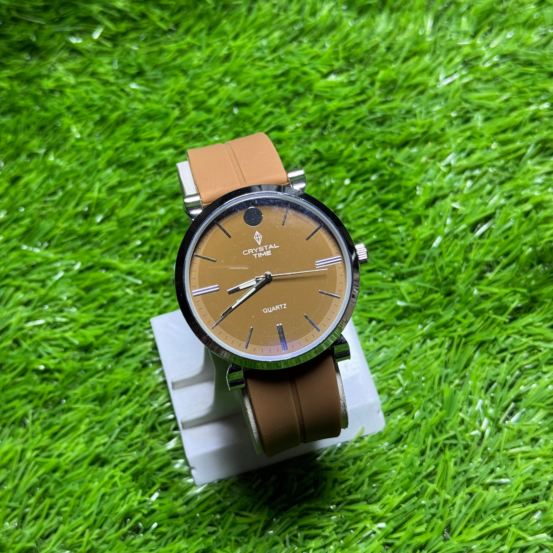 Crystal Slim Watch – Sleek Magnetic Lock